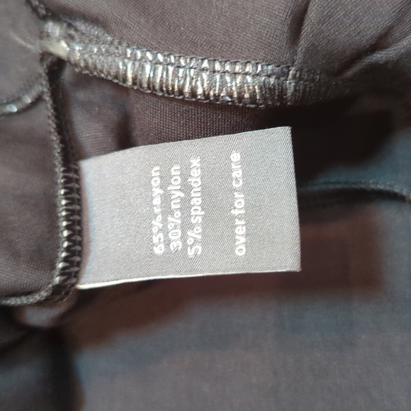 The Limited Collection Women's Black Sleeveless Peplum Top w/Necklace Size Med. - Picture 8 of 13